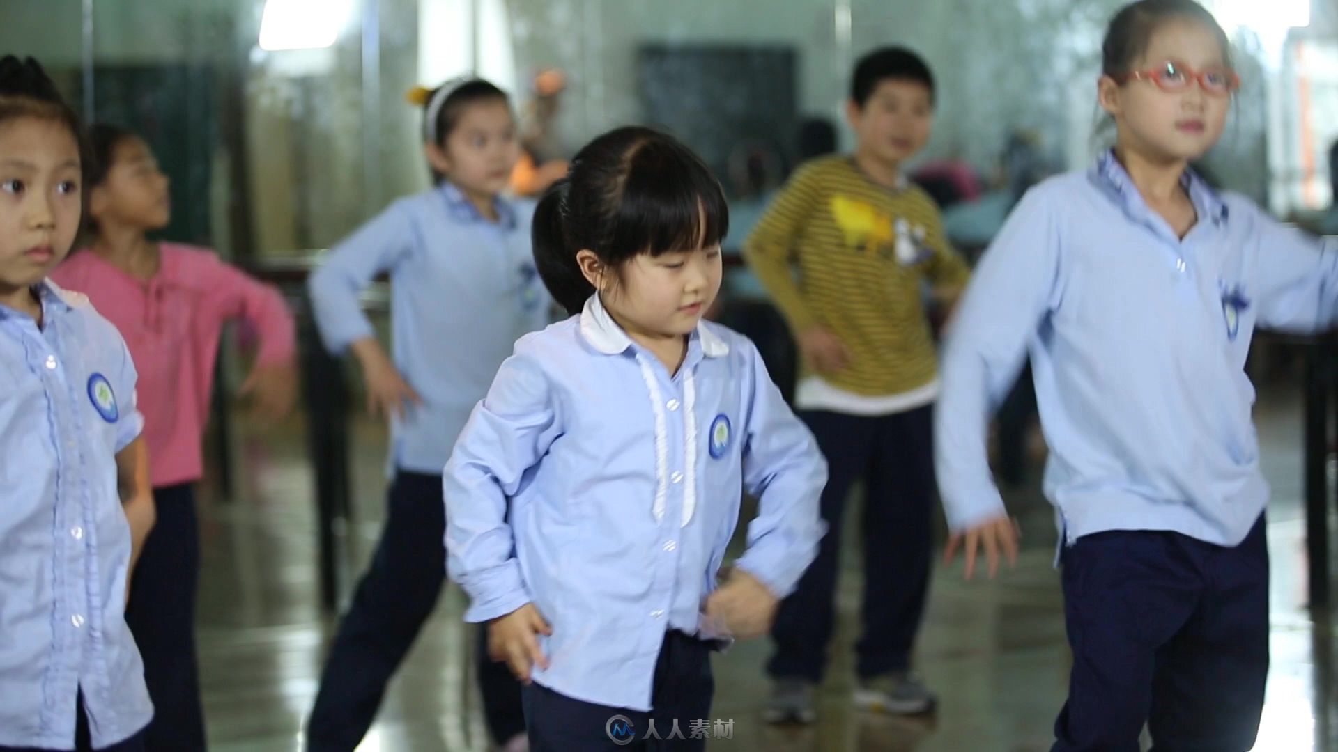 小学生练舞蹈视频素材