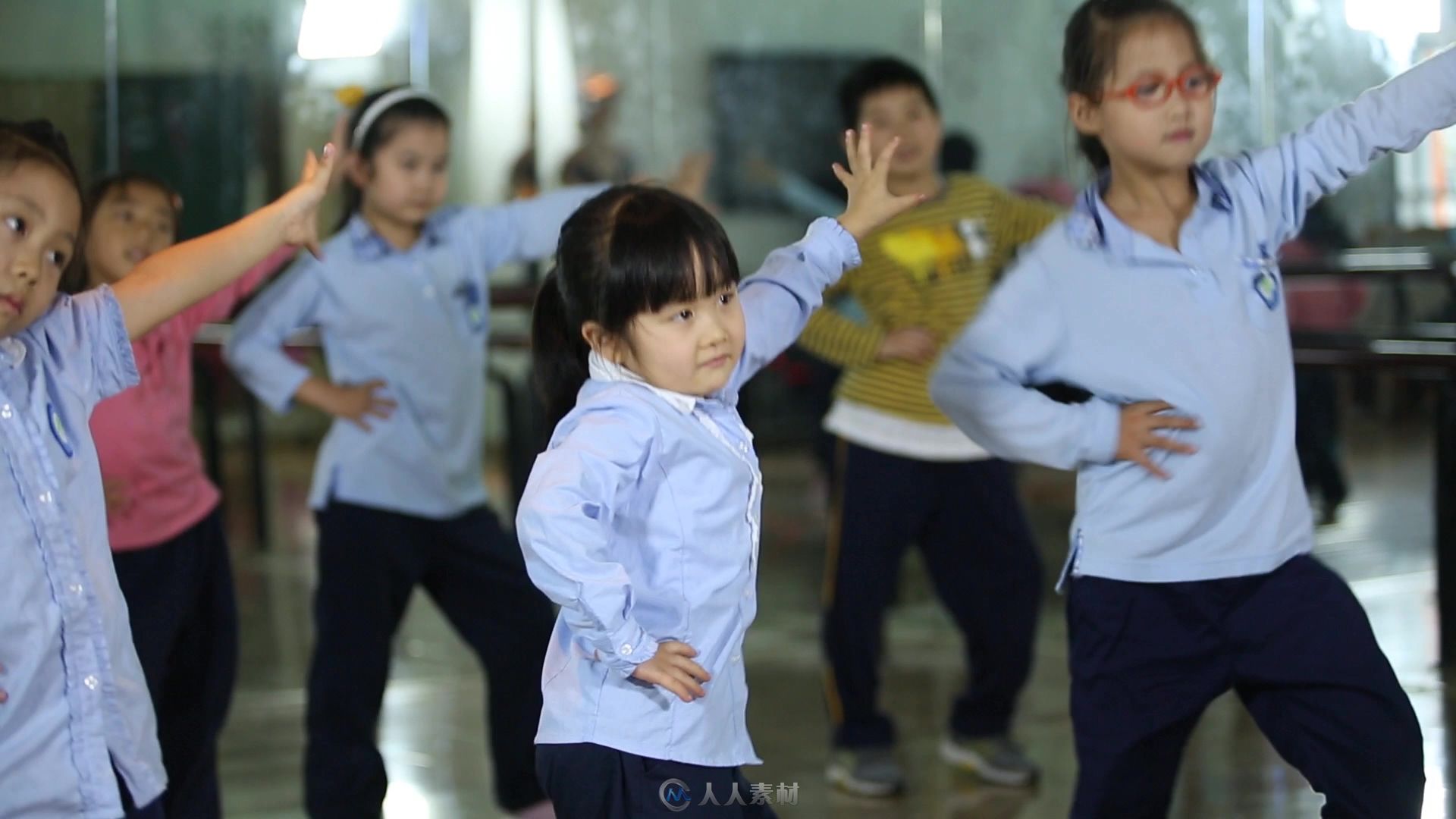 小学生练舞蹈视频素材