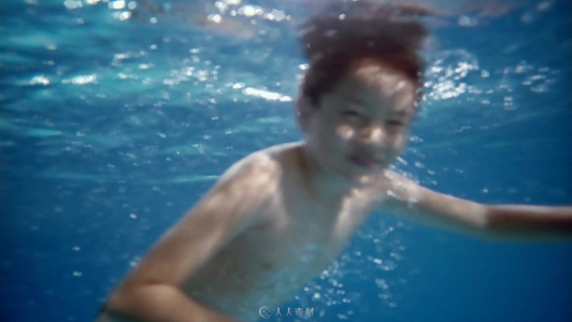 小朋友水下游泳戏视频素材