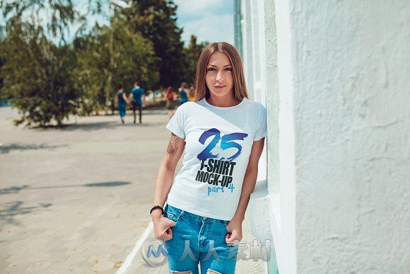 25款女性数字T恤真人展示PSD模板25 T-Shirts Mock-Up
