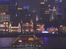 上海黄埔江灯光夜景游船经过高清视频实拍素材