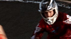 自行车竞技弯道特写视频素材