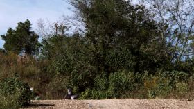 山地摩托车过障碍物跃起实拍视频素材