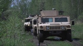 重型装甲车军人丛林机关枪演练高清实拍视频素材