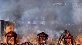 房屋被大火吞噬浓烟滚滚高清实拍视频素材