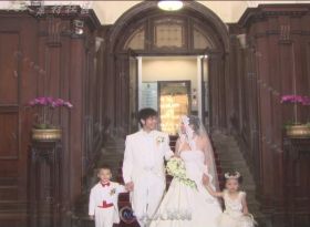 欢迎新人入场中国新式婚礼标清实拍视频素材