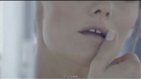欧美时尚广告赏析 CHANEL香奈儿COCO唇膏广告